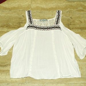 open shoulder quarter sleeve detailed blouse